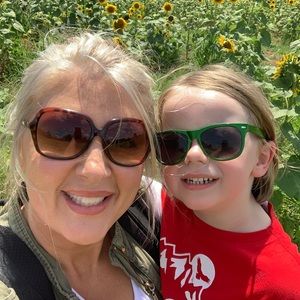 Meet your Posher, Amanda raye